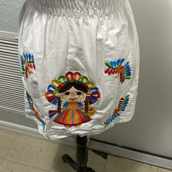 Girl Mexican  dress - Picture 2 of 3